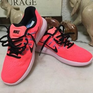 NIKE WOMEN RUNNING SNEAKERS